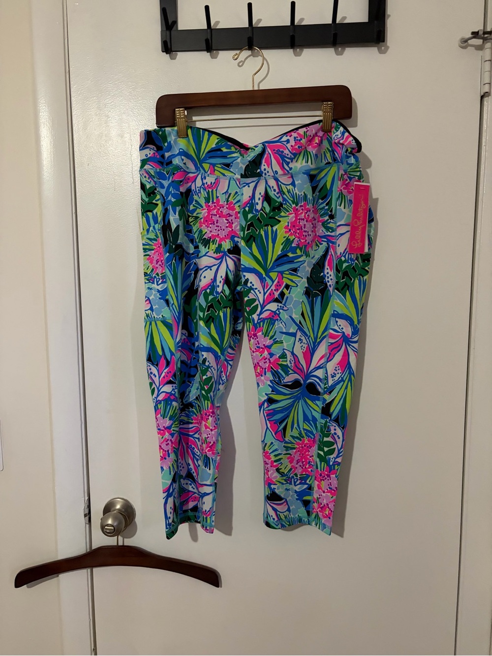 Lilly Pulitzer Floral Burst Leggings - Pink, Blue, Green. Crop leggings